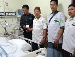 LAZISNU Ranting NU Kebonsari Bezuk Warga Sakit Di RSUD R.T. Notopuro Sidoarjo