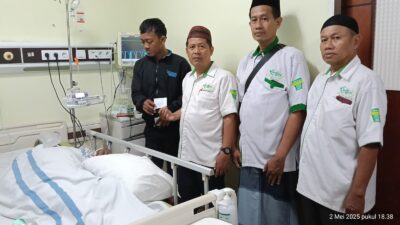 LAZISNU Ranting NU Kebonsari Bezuk Warga Sakit Di RSUD R.T. Notopuro Sidoarjo