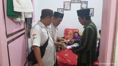 LAZISNU dan LKNU Ranting Kebonsari, Kecamatan Candi, Kabupaten Sidoarjo, Sambangi Warga Sakit, Wujud Kepedulian Melalui Gerakan KOIN NU